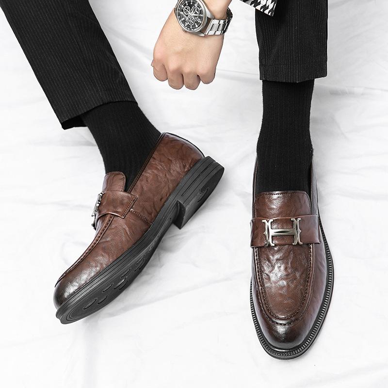 

The new Shilefu shoes men s shoes are a business trend, and the Korean version of business formal leather shoes men s feet 46