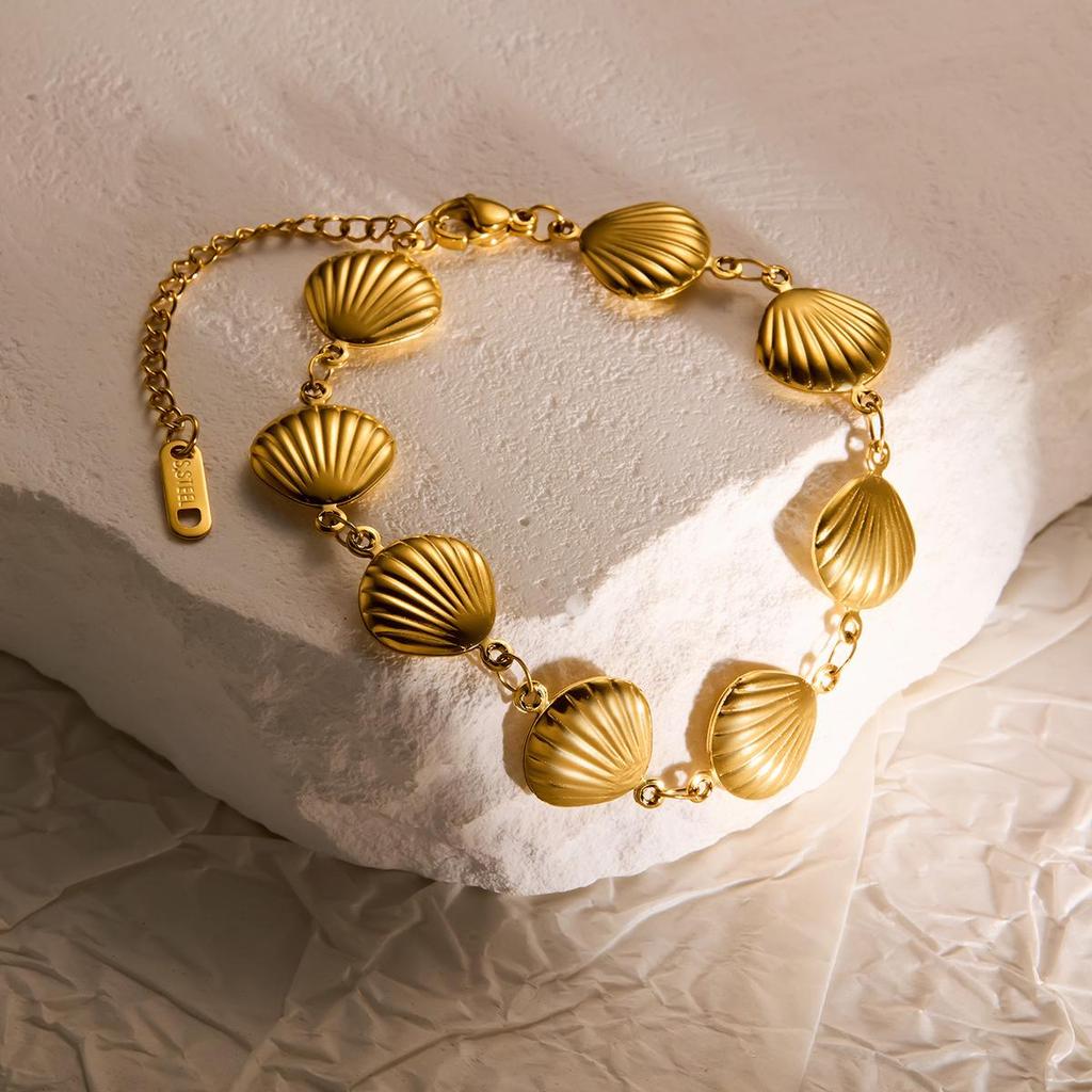 European & American Fashion Stripe Shell Bracelet - Colorfast Design