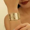 Popular European and American gold jewelry beating pattern heavy industry does not fade simple irregular C-shaped opening bracelet