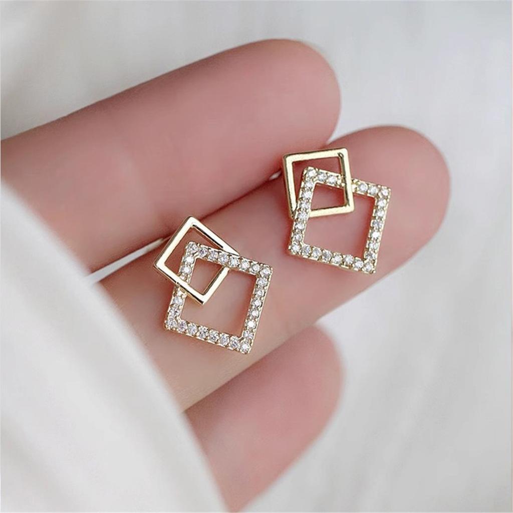 Minimalist Elegance Hypoallergenic Alloy Earrings For Women Sleek Modern Design With Gold Plating For Daily Occasions