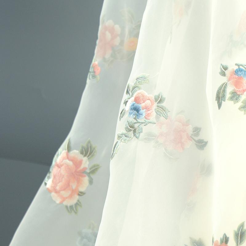 50cm Chinesischer Hanfu Stickerei Stoff Organza Antiker Stil Bestickter Designstoff für DIY Hanfu Hemden Puppenkleidung