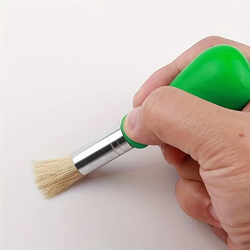 User-Friendly Paintbrushes Designed for Artists, Featuring Comfortable Grip Handles Ideal for Projects, Crafts, and Artistic Endeavors.