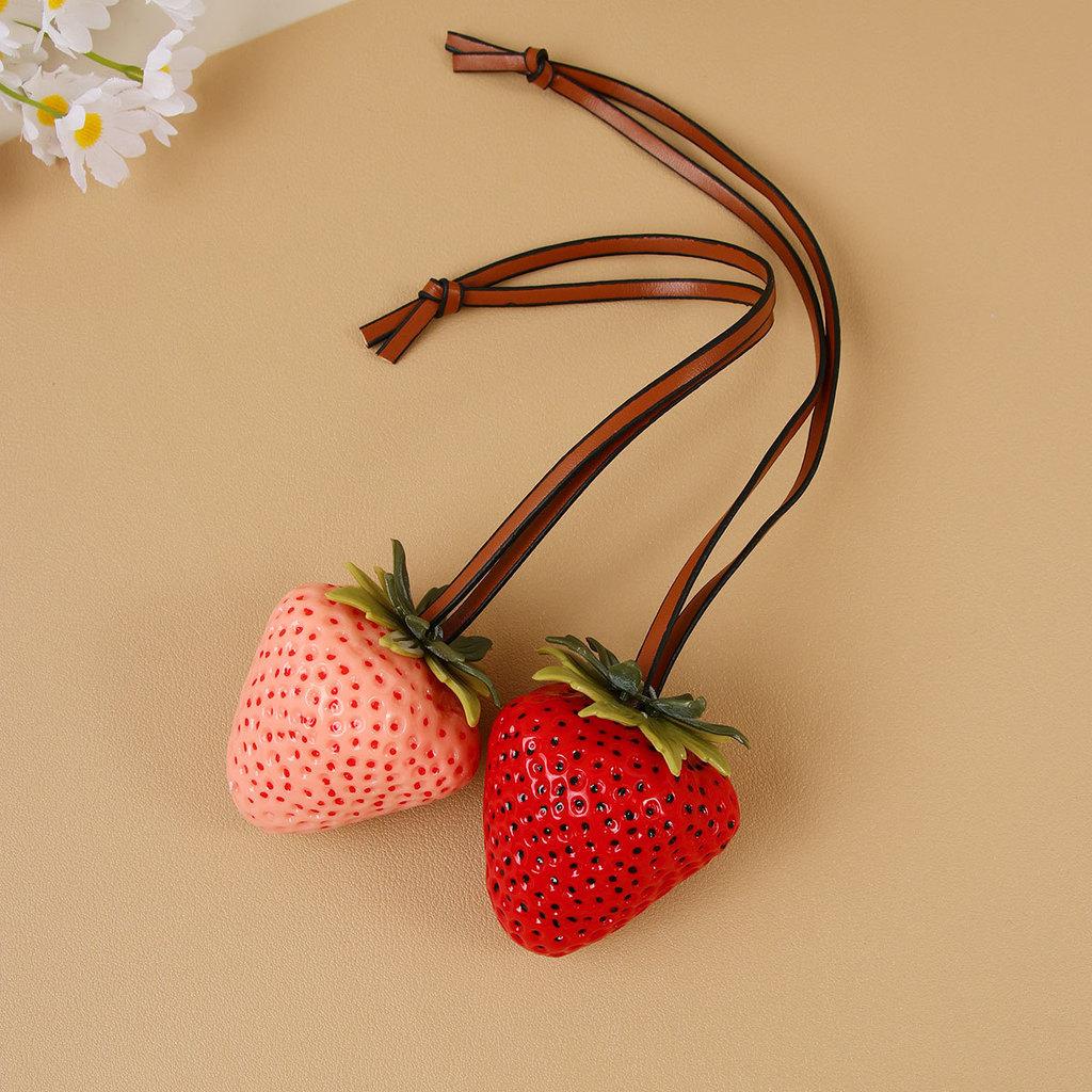 Creative Strawberry Bag Charm Resin Keychain With 3d Fruit Design For Fashion Accessories