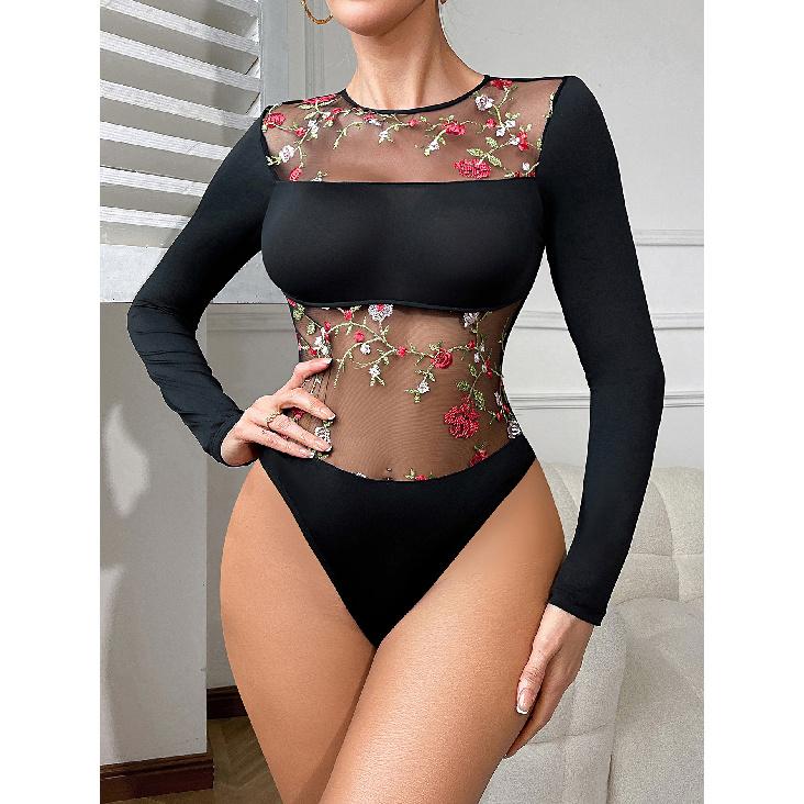 Corsete, îmbrăcăminte de damă la modă și elegantă