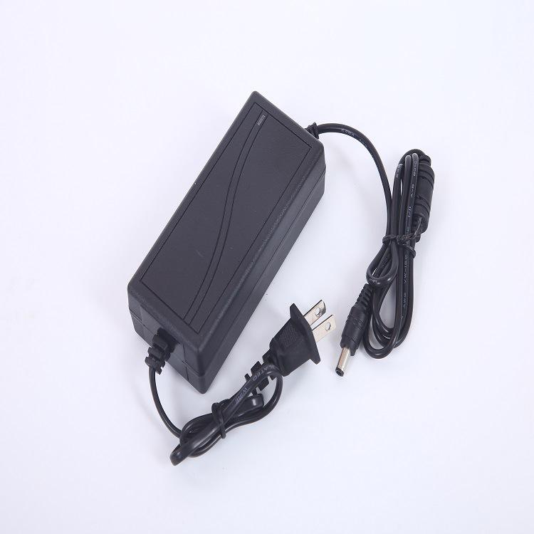 Багатовольтовий бездротовий контролер для електричного лінійного приводу з телескопічним штоком