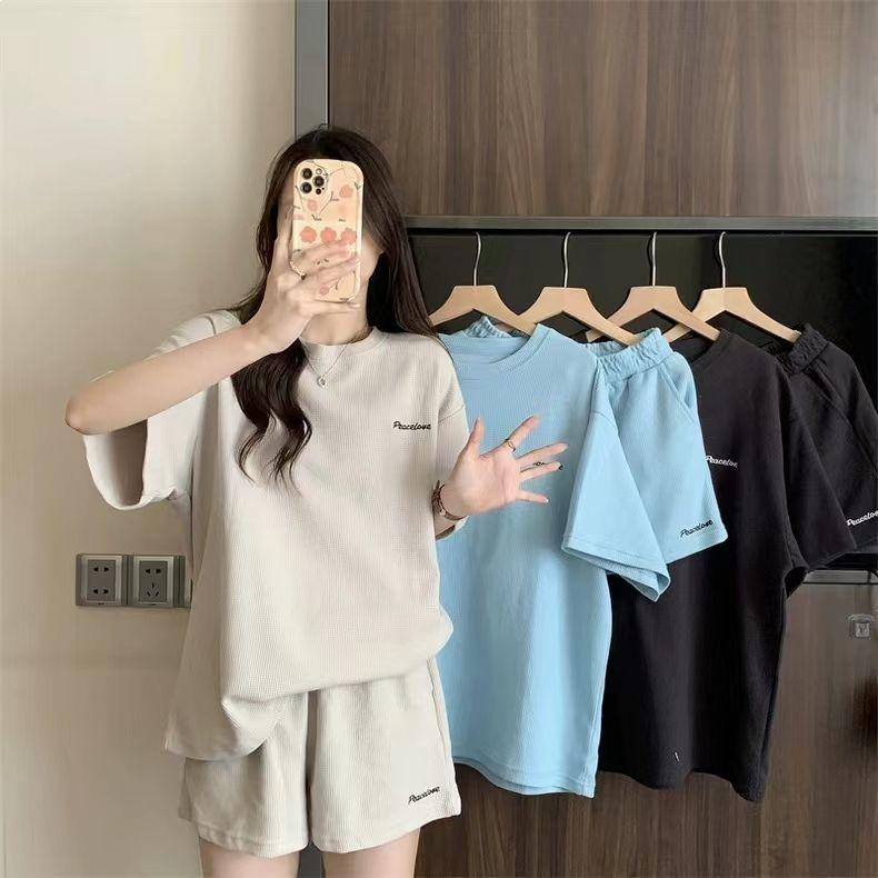 Trendy Summer Two-Piece Running Set: Loose Fit Short-Sleeve Top & Slimming Shorts for Female Students