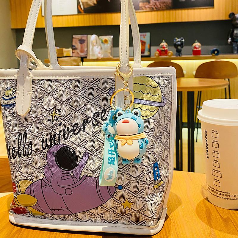 Fashionable Pvc Frog Keychain Whimsical Cartoon Design Blue Key Accessory