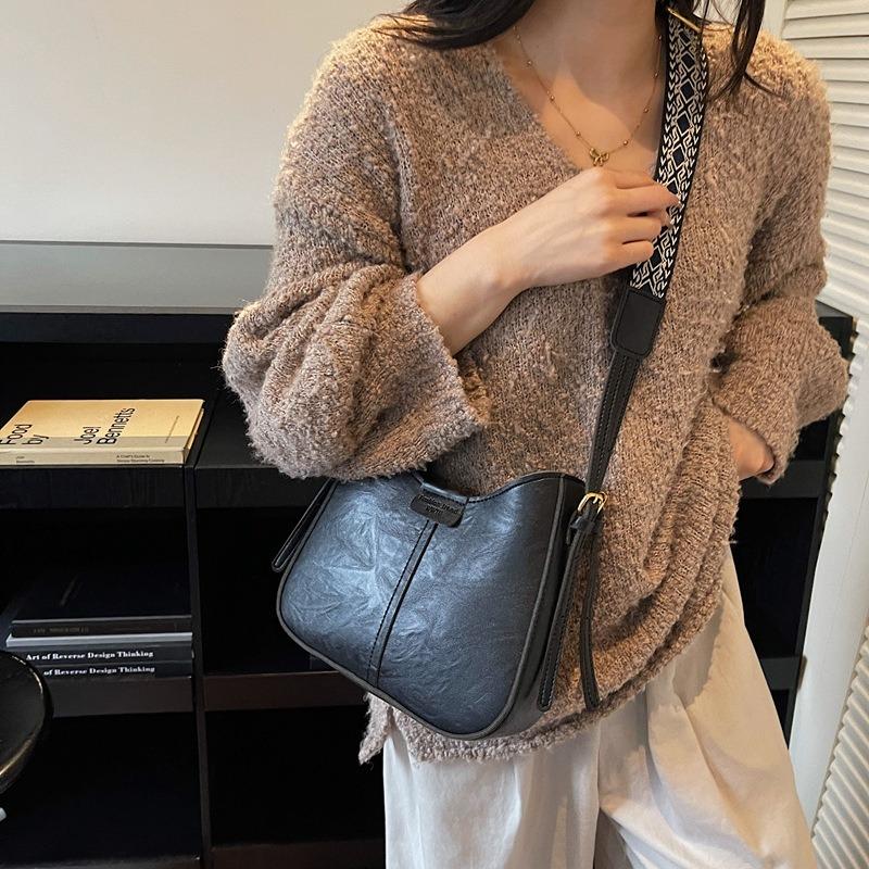 Premium Bag Women's New Retro Fashion Messenger Bag Popular Broadband Shoulder Bucket Bag