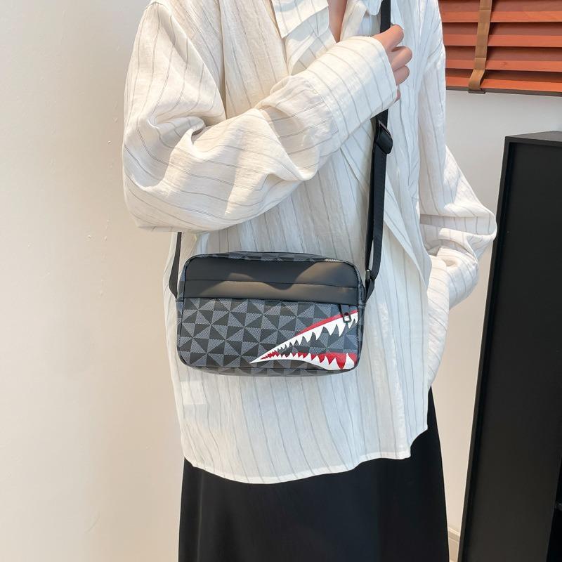 Summer new fashion simple personality casual retro trend light wide shoulder strap comfortable shoulder messenger bag