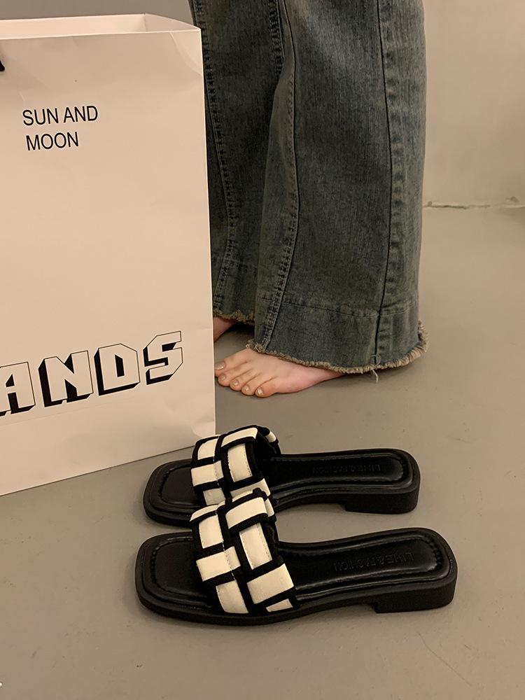 

Slippers women s summer outer wear 2025 new popular word out super fire French cool slippers soft bottom beach flat bottom 40