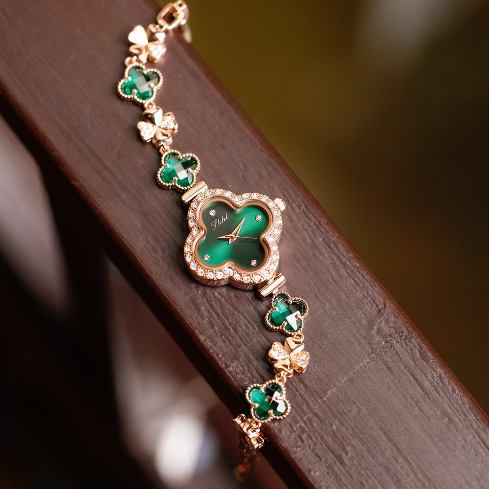 New Four-leaf Clover Rhinestone Bracelet Quartz Watch Chalcedony Temperament Compact Ladies Fashion Watch