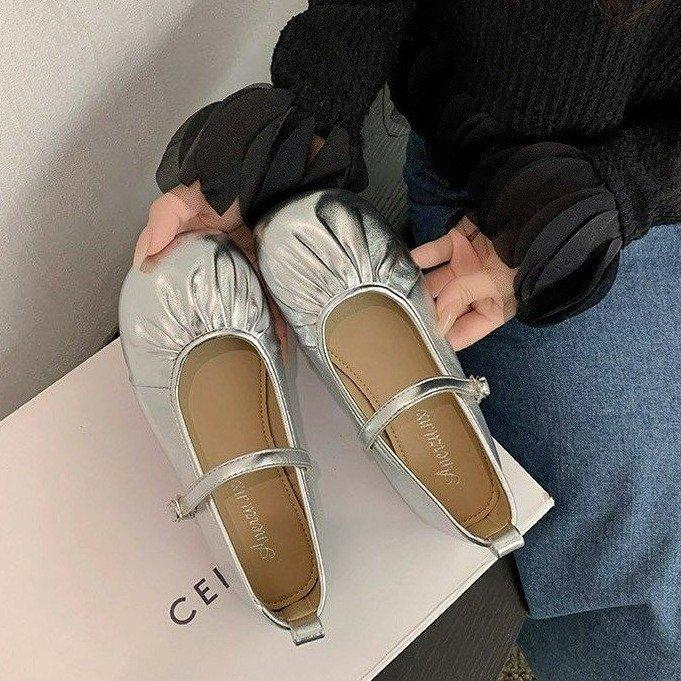 Spring new fairy style one-word buckle with Mary Jane shoes round head flat-bottomed temperament fashionable versatile small leather shoes single shoe