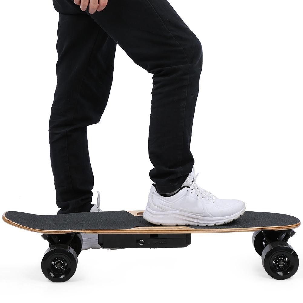 8 Lagen Esdoorn Dek Corrosiebestendigheid Draagbaar Verwijderbaar Dubbele Aandrijving Vier Wielen Elektrische Scooter