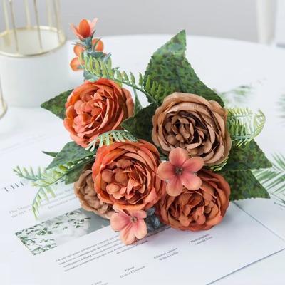 Decoração de casa – Flores e coroas artificiais