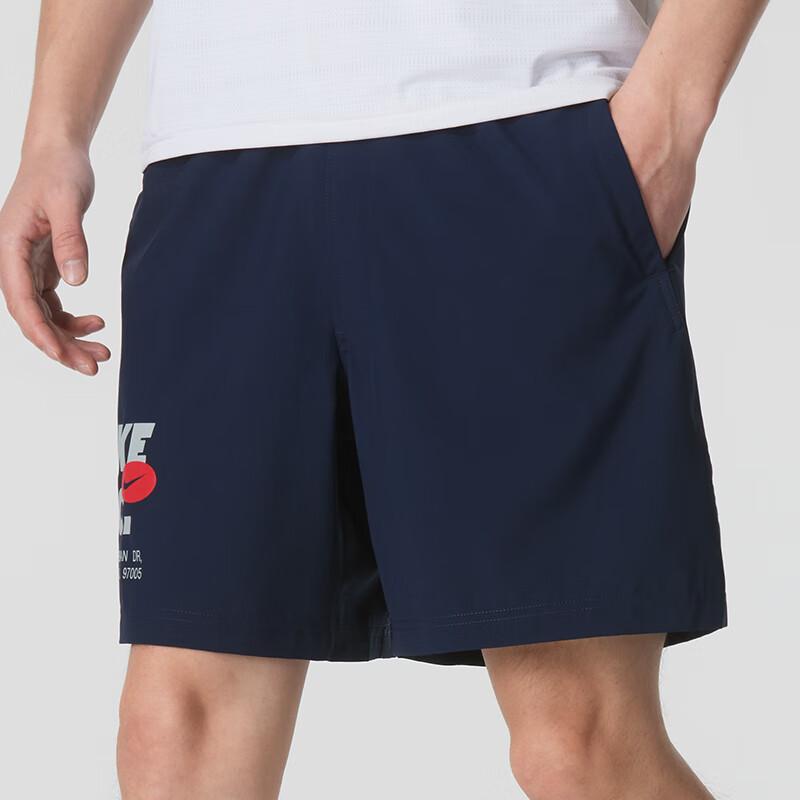 Nike Trainingsshorts mit Grafikdruck und Kordelzug, mittelhoch geschnitten, Herrenunterteile, Schwarz FN3993-451