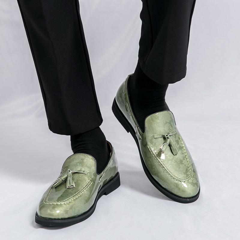 Frühlingsneue große Fransen-Lederschuhe über den Füßen, spitz zulaufendes Lackleder, Business-Freizeitschuhe, Hochzeitsschuhe, Herrenschuhe
