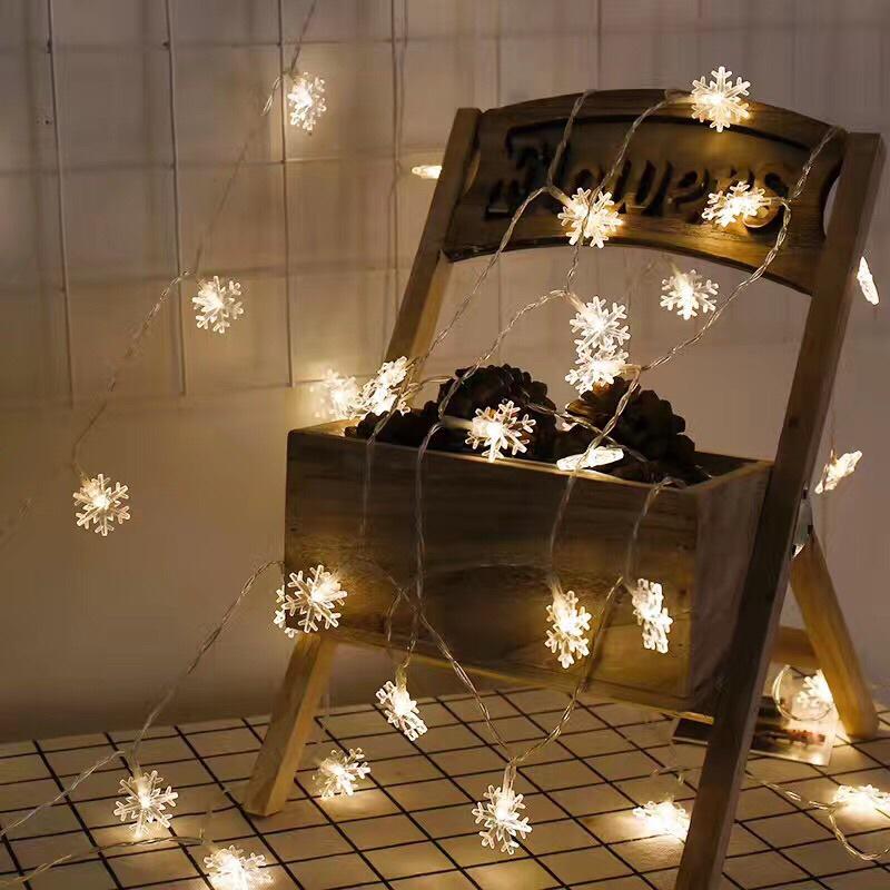LED Snowflake Multicolor Flashing String Lights for Weddings, Rooms, or Christmas Decorations (USB/Battery-Powered).