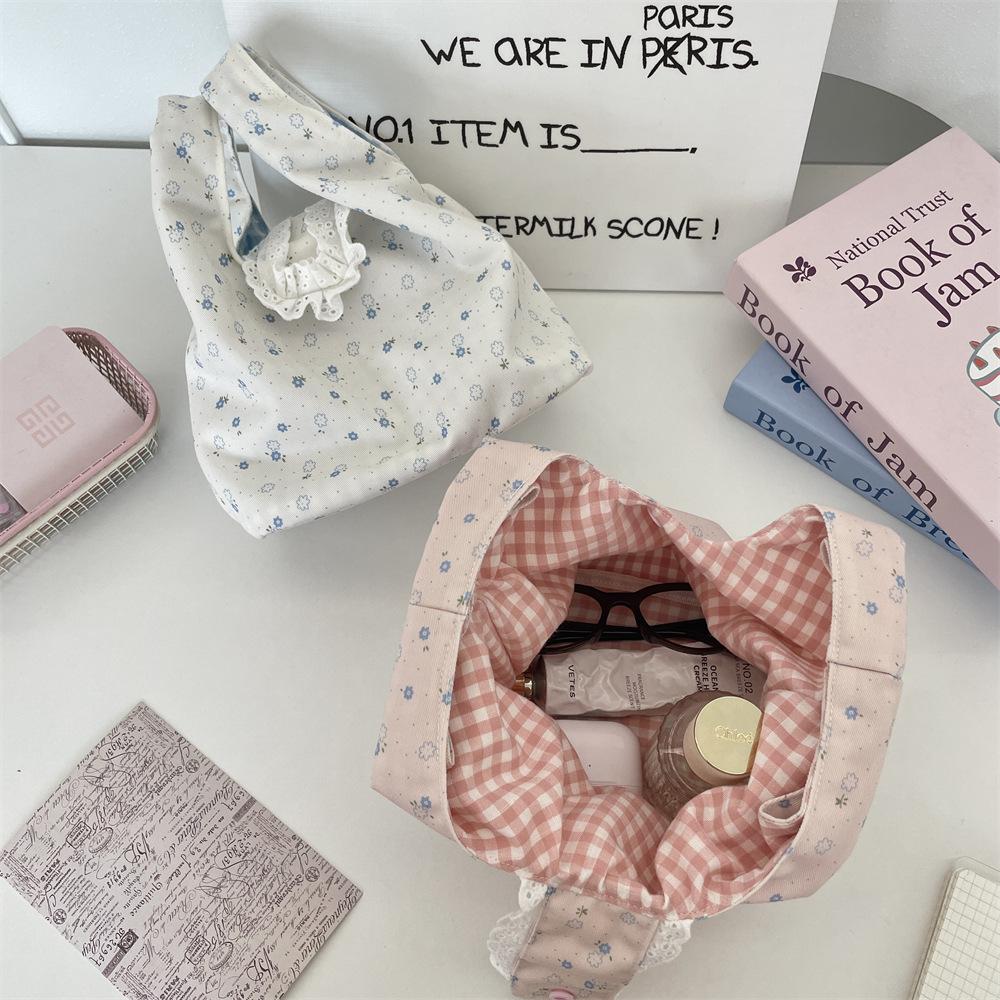 1 Lace floral portable canvas bag, work sundries commuter bag, summer light and thin women's wrist bag