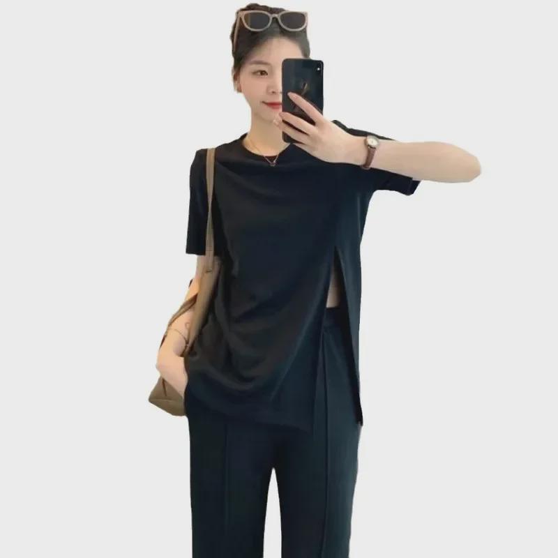 Sommer-Hosenanzug aus Eisseide mit weitem Bein im koreanischen Stil für Damen – lockeres, trendiges Design in großer Größe mit geschlitztem Kurzarmoberteil.