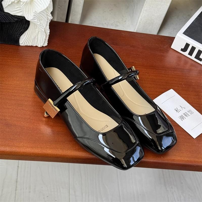 High-end shallow mouth single shoes women's 2025 spring and summer new round head with French casual red Mary Jane shoes