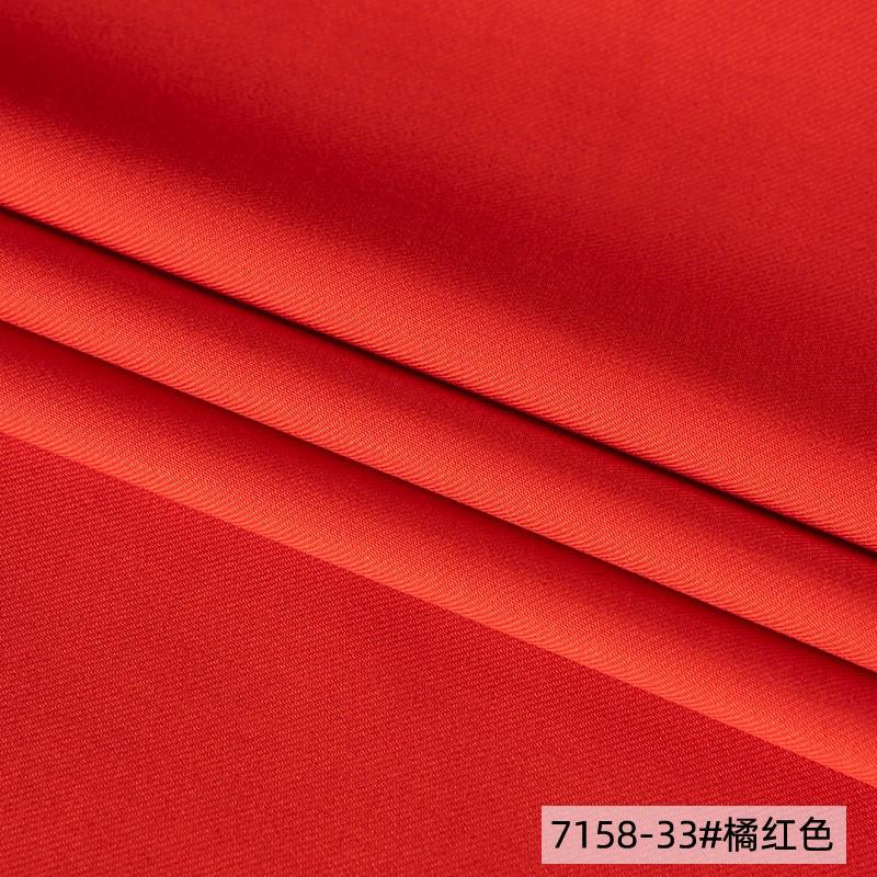 Seržový polyesterový materiál odolný proti pomačkání, mírně elastický, DIY angorově červený jarní a podzimní oblek, uniforma, pracovní bunda, látka