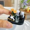1 set miniatyrbadrumstillbehör, 1:12-skala Mini Badrumstillbehör, Realistiska Schampooflaskor Handdukar Kammar Speglar för Dockhus Badrumstvättställ