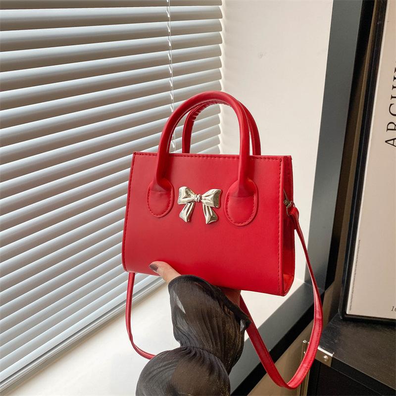 Sac pour femme portable design de niche nouvelle mode sac à bandoulière polyvalent simple sac messager de navette fourre-tout