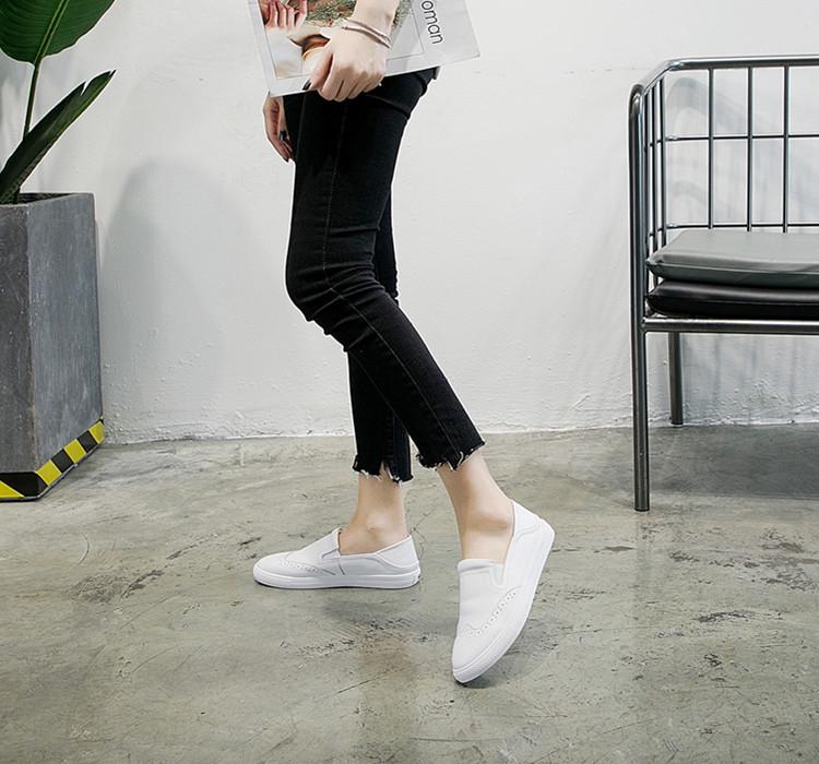 Dámské bílé mokasíny z hovězí kůže: Všestranné kožené nazouvací boty pro jaro/léto 2025