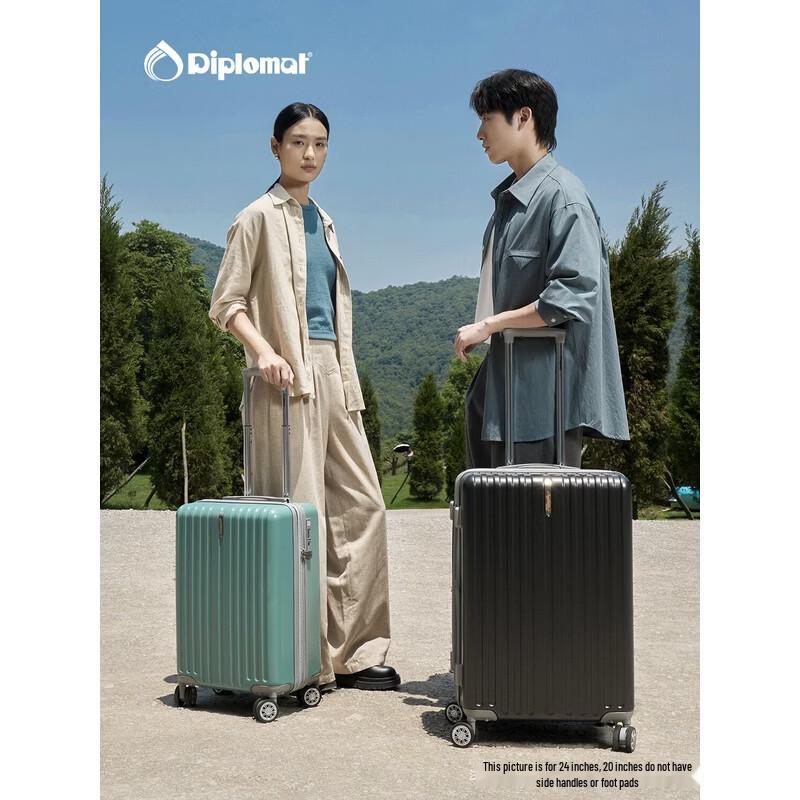 Diplomat Expandable Hardside Spinner Luggage