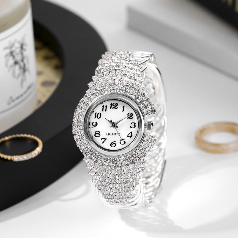 Women Quartz Watch Round Dial Analog Watch Fashionable Alloy Strap Wristwatch Classic Ladies Rhinestone Quartz Movement Watch