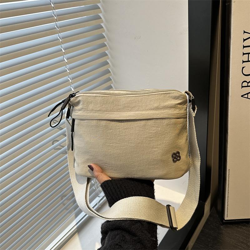 

Girls autumn and winter new light casual simple small square bag women s Japanese daily solid color texture trend messenger bag хаки
