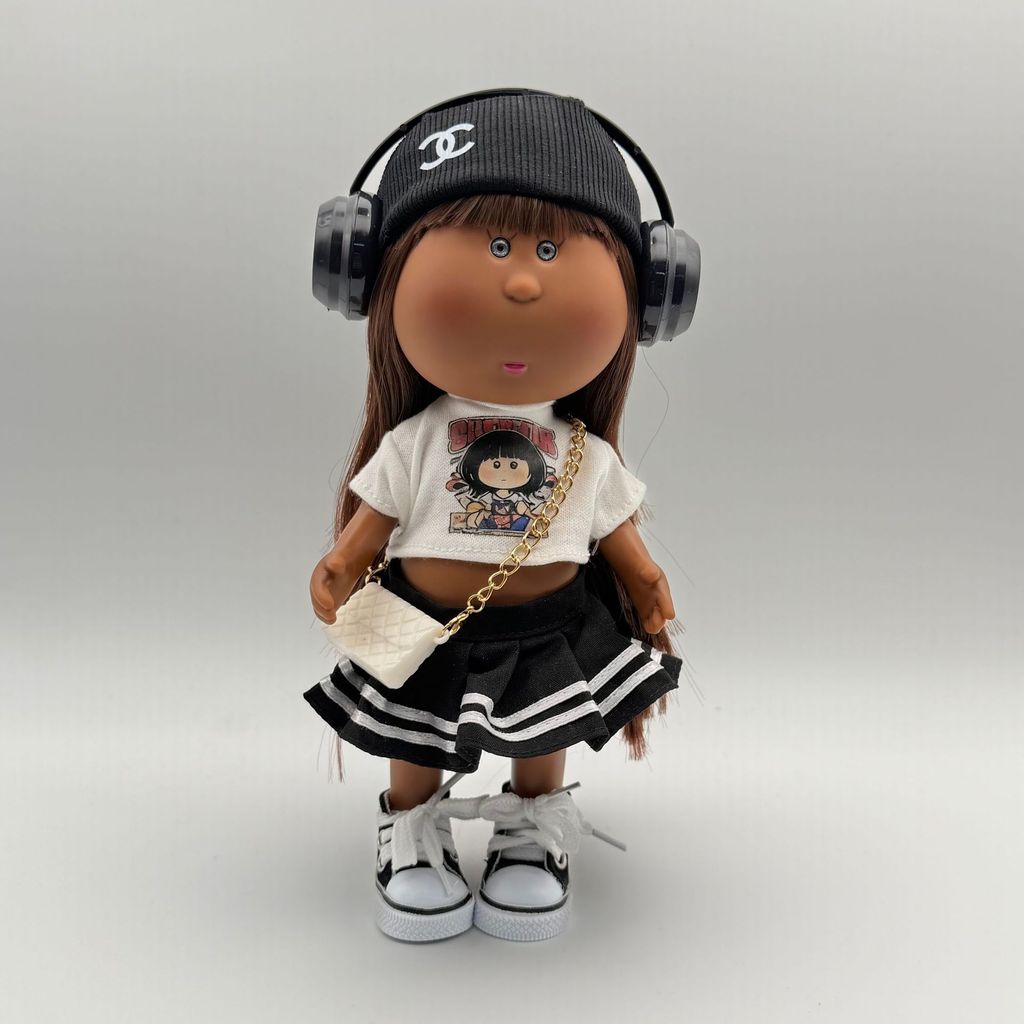 Nines Donil Mia Reversible Vinyl Toy With Dressup Accessories For Kids And Collectors