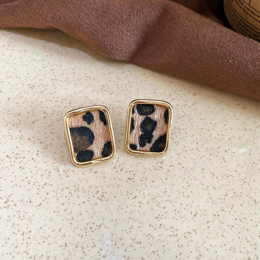French retro autumn and winter geometric leopard print earrings stud earrings personalized earrings design sense niche