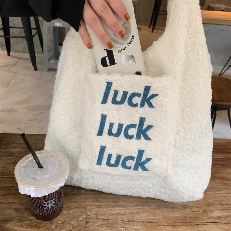 103 Winter niedlich Plüsch Außentasche bestickte Westentasche große Kapazität Lammwolle Schulterhandtasche