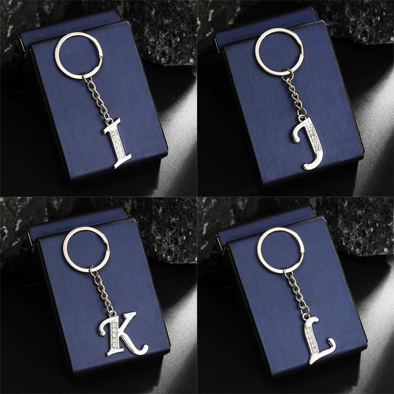 Porte-clés Mode Alphabet A-Z Charms Lettre Tendance Créatif Porte-clés 26 Initiales Pendentif Accessoires de Décoration de Sac à Dos Cadeau