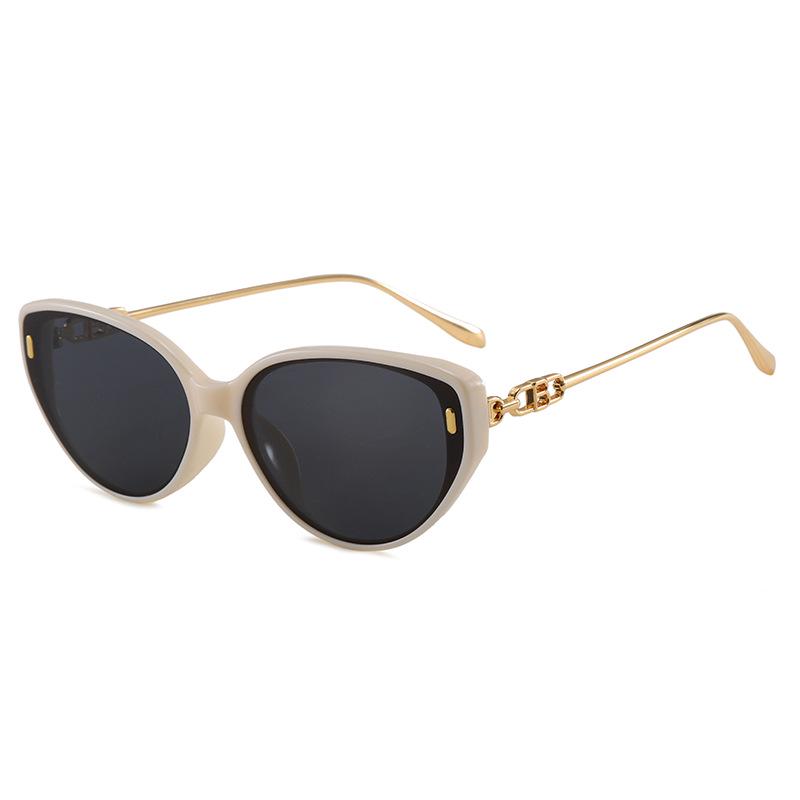2025 High-End Cat-Eye Retro Sunglasses for Women - Small Frame, Street Style, Anti-UV