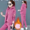 Conjunto de tres piezas para mamá de otoño e invierno más traje deportivo grueso de terciopelo suéter chaleco traje casual de tres piezas