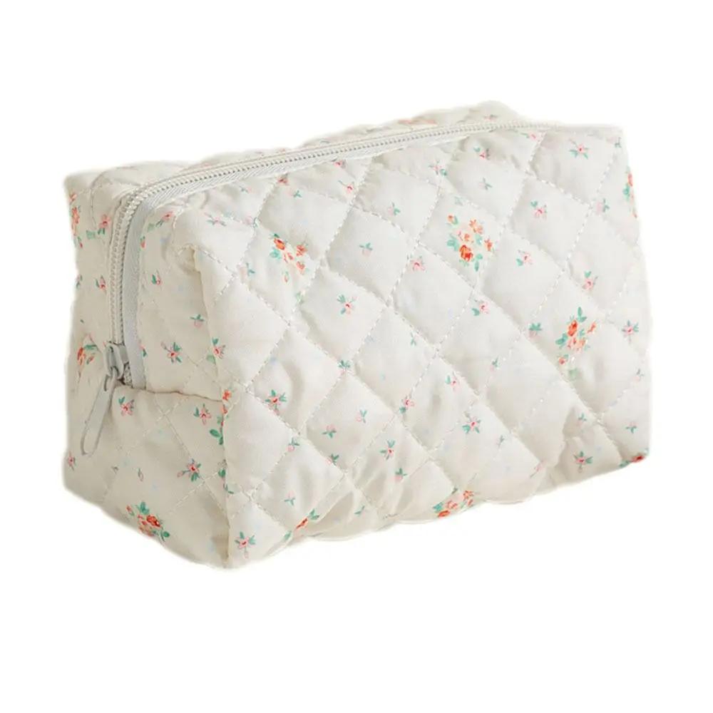 Cotton Quilted Makeup Bag Portable Checkered with Zipper Wash Bag Large Capacity Skincare Pouch Travel