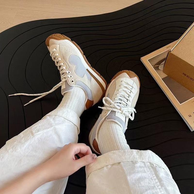 Women's German Training Shoes - 2025 Style: Breathable, Thick Sole, Little Flower Loafers, Versatile Casual Sports Shoes, Inspired by Forrest Gump.