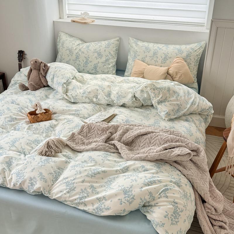 Bedding Four-piece Set Skin-friendly Breathable and Comfortable, Small Floral Washed Sheets Quilt Covers Pillowcases