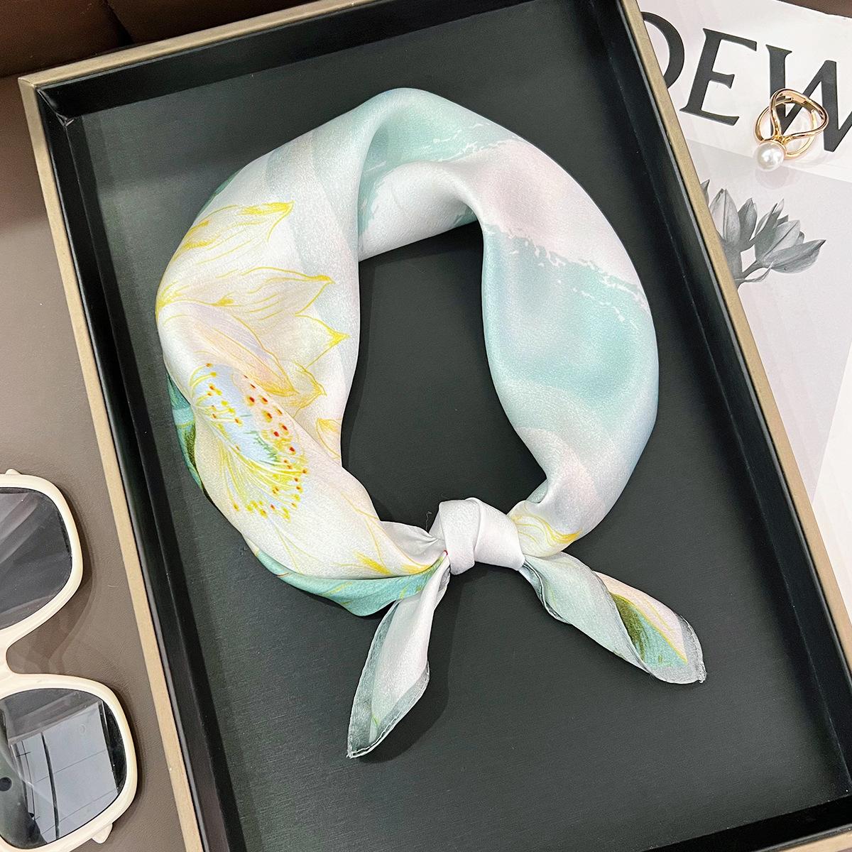 Women S Printed Lotus Silk Square Scarf Soft Elegant Neckerchief 53cm зелёный