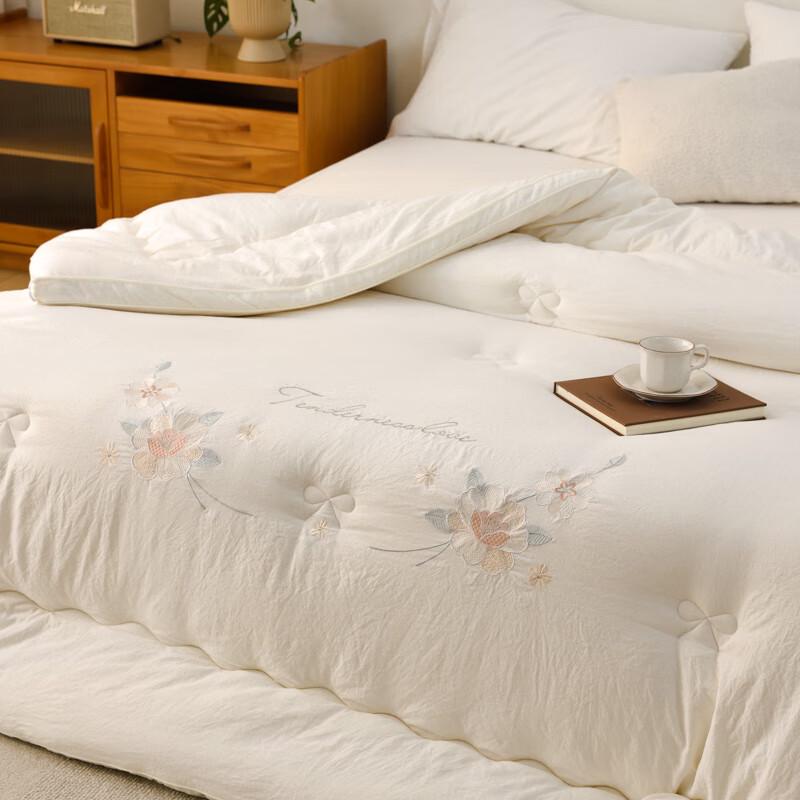 Qisefang Washed Cotton Embroidered Soybean Winter Quilt