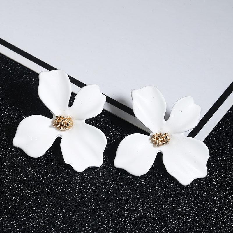 Korean Cute Small Flower Stud Earrings For Women fresh and sweet Statement Earring Girl Fashion Jewelry Gift