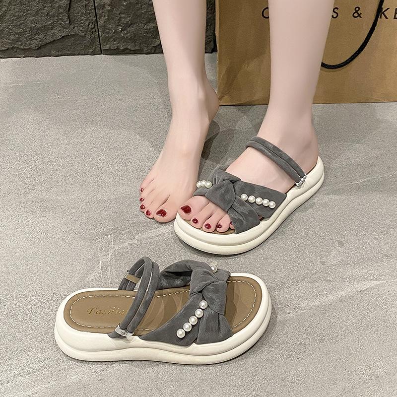 Slippers women's summer outer wear thick-soled beautiful not tired foot muffin slippers 2025 new thick-soled sandals