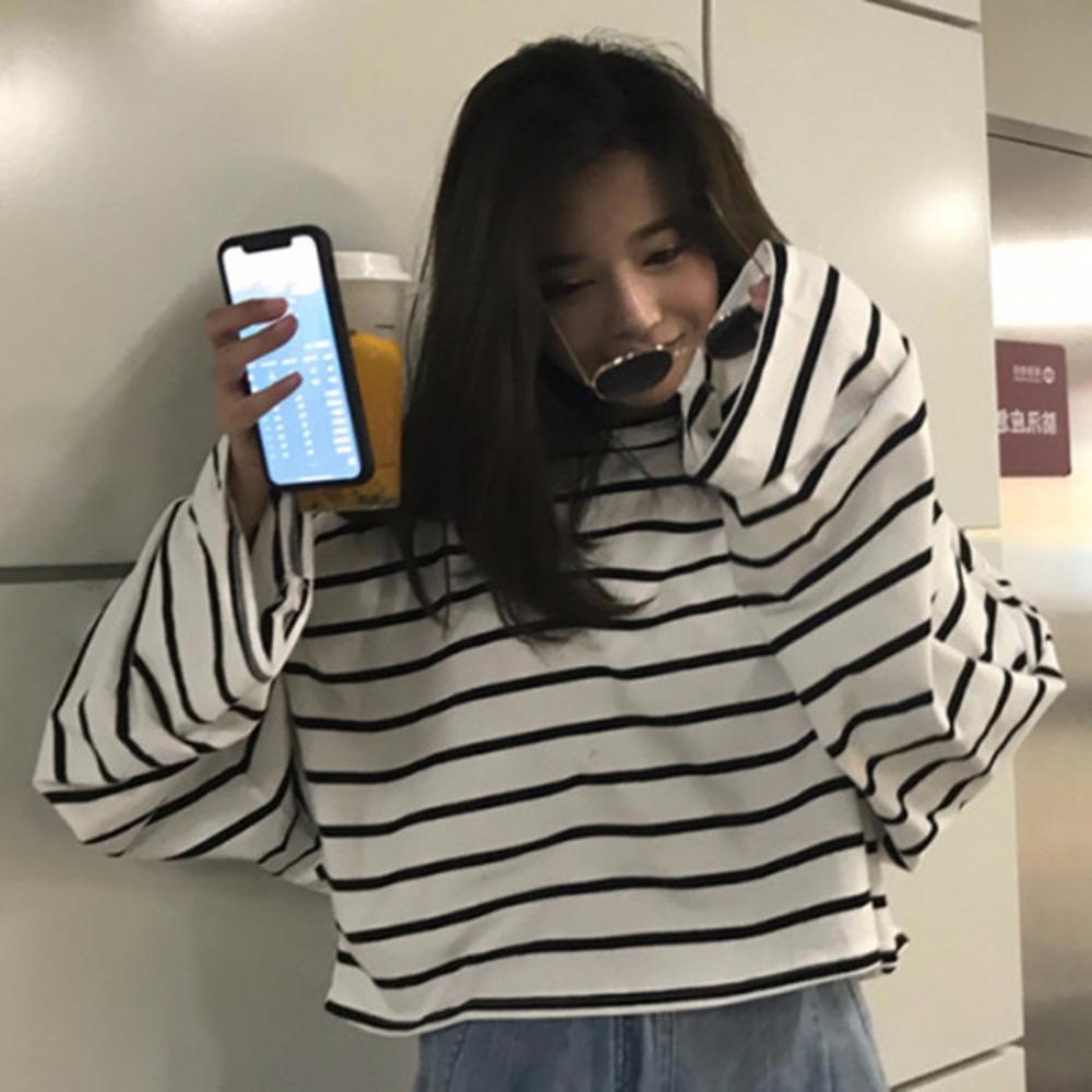 Black and White Striped Long Sleeved Base T-shirt Women's Striped T-shirt Women's New Cotton Korean Version Loose Round Neck Versatile