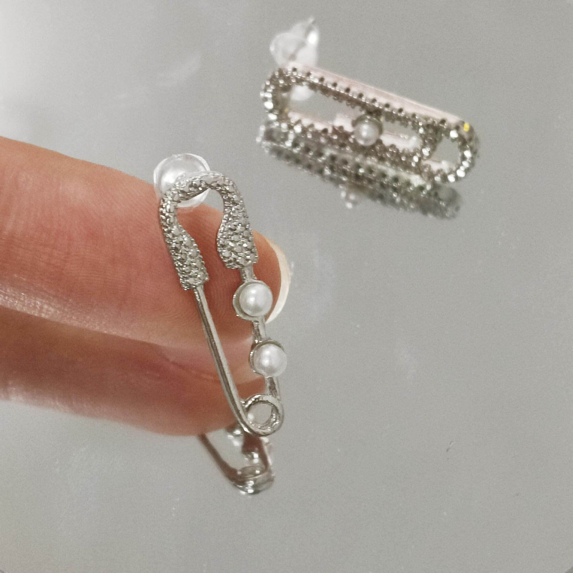 

Unique Temperament Ab Pearl Paper Clip Women S High-End Sense Niche Design Sense Fashion Earrings Sweet Pin Stud Earrings
