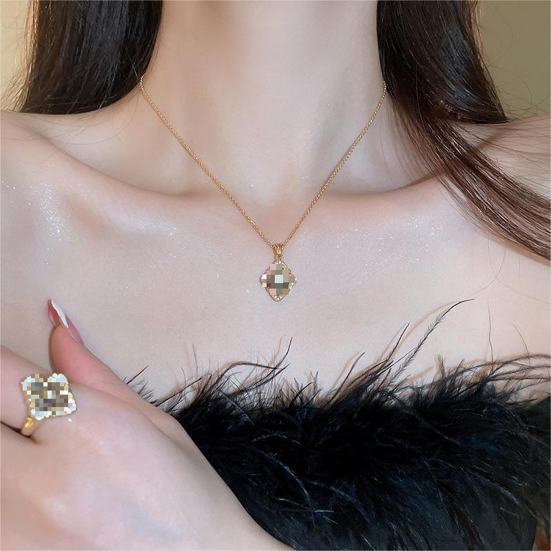 18K Gold-Plated Zircon Flower Necklace - Retro Court Style Clavicle Chain for Women