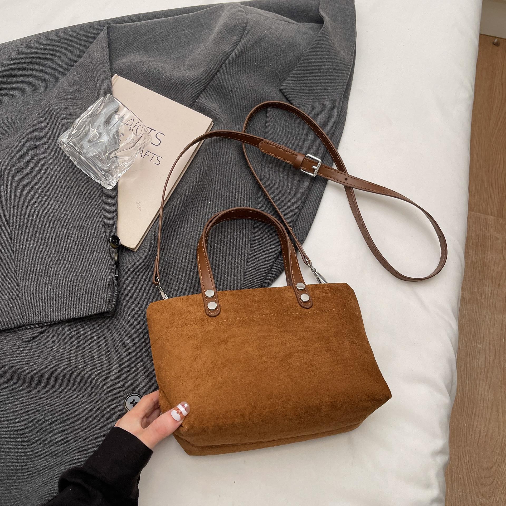 

2025 High-End Retro Leopard Print Suede Handbag – Versatile Autumn/Winter Bucket Shoulder Bag for Women