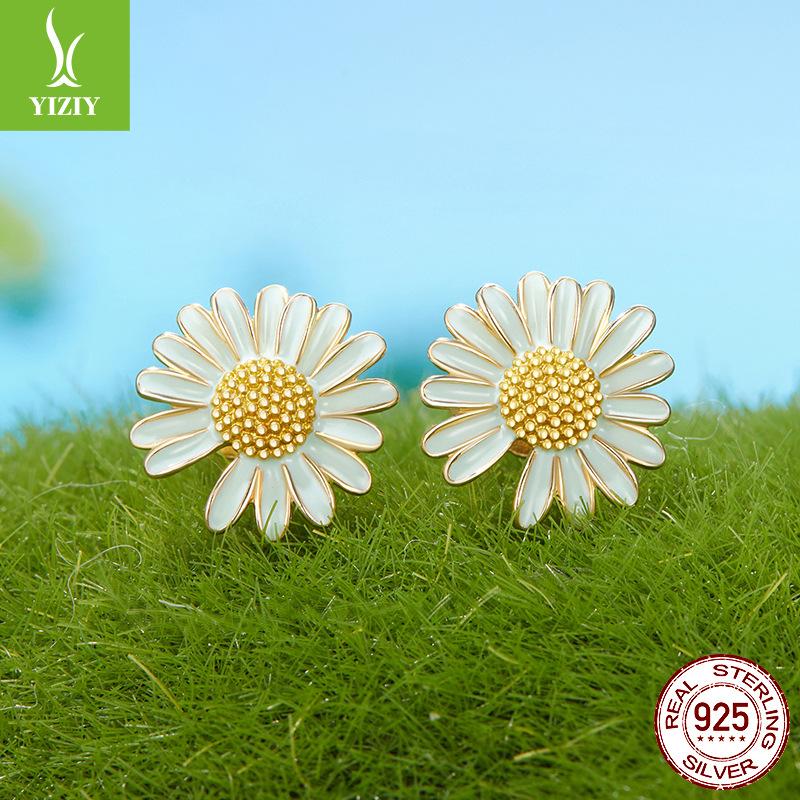 Spring Cream Green Daisy Stud Earrings For Women, Fresh And Sweet S925 Sterling Silver Temperament Earrings Earrings