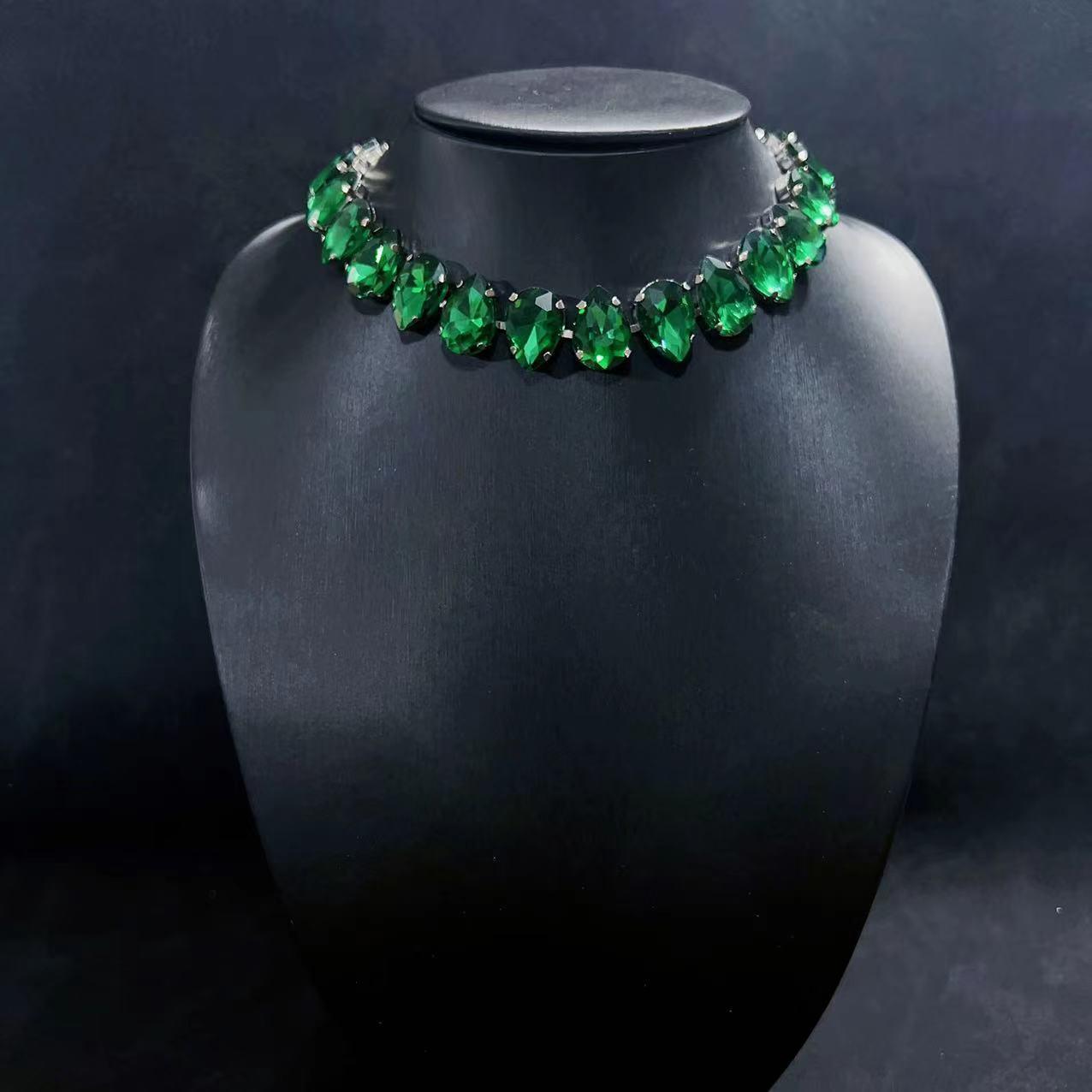 

Европейское и американское колье-подвеска в виде капли с инкрустацией бриллиантами и кристаллами: Изысканный, Современный и Уникальный Дизайн Silver зелёный